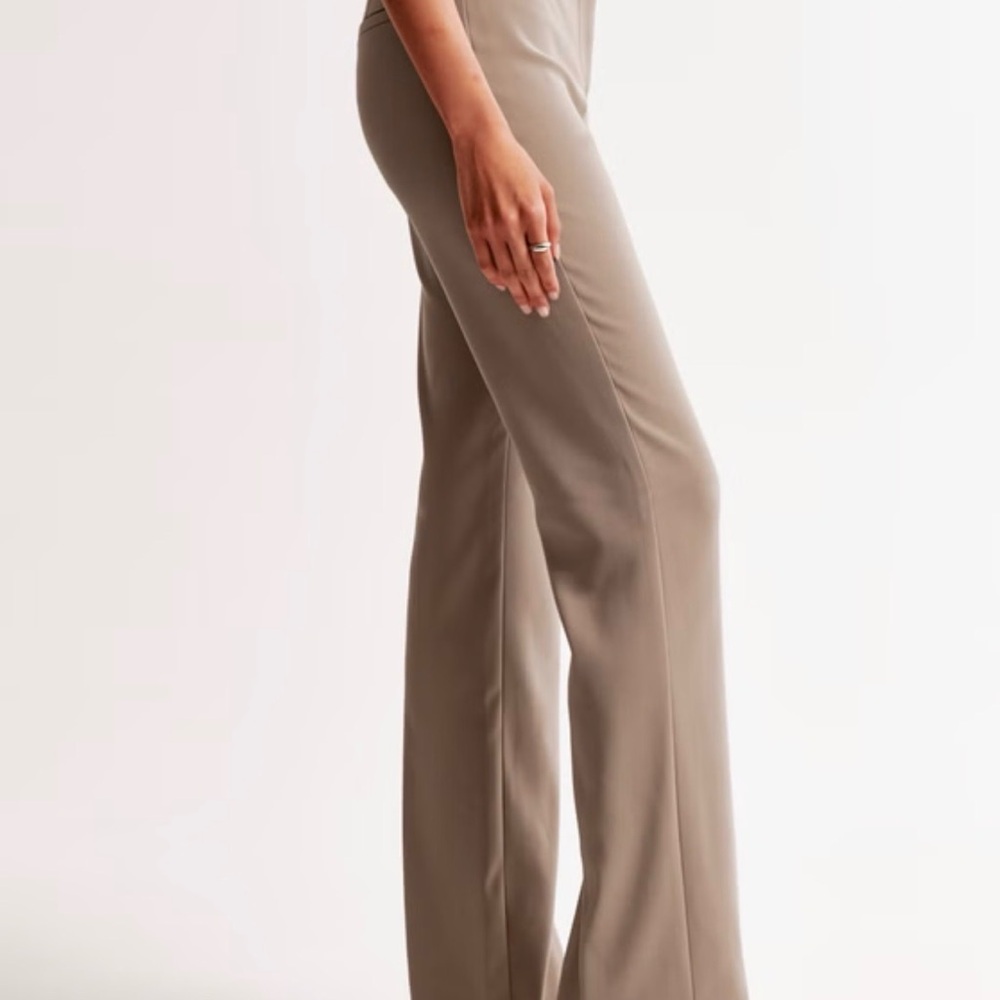 Abercrombie High Rise Slim Boot Trouser In light brown